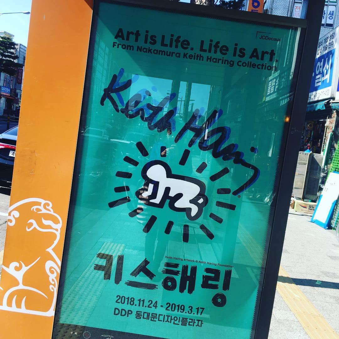 今村沙緒里さんのインスタグラム写真 - (今村沙緒里Instagram)「韓国の街角にて。 日々を自由に、豊かに🐈 ・ Art is Life, Life is Art！ ・ #korea #art #keithharing #creative #love #한국 #아트 #사랑해 #韓国 #アート #つくること #人生を #自分らしく」3月18日 13時09分 - saorix13