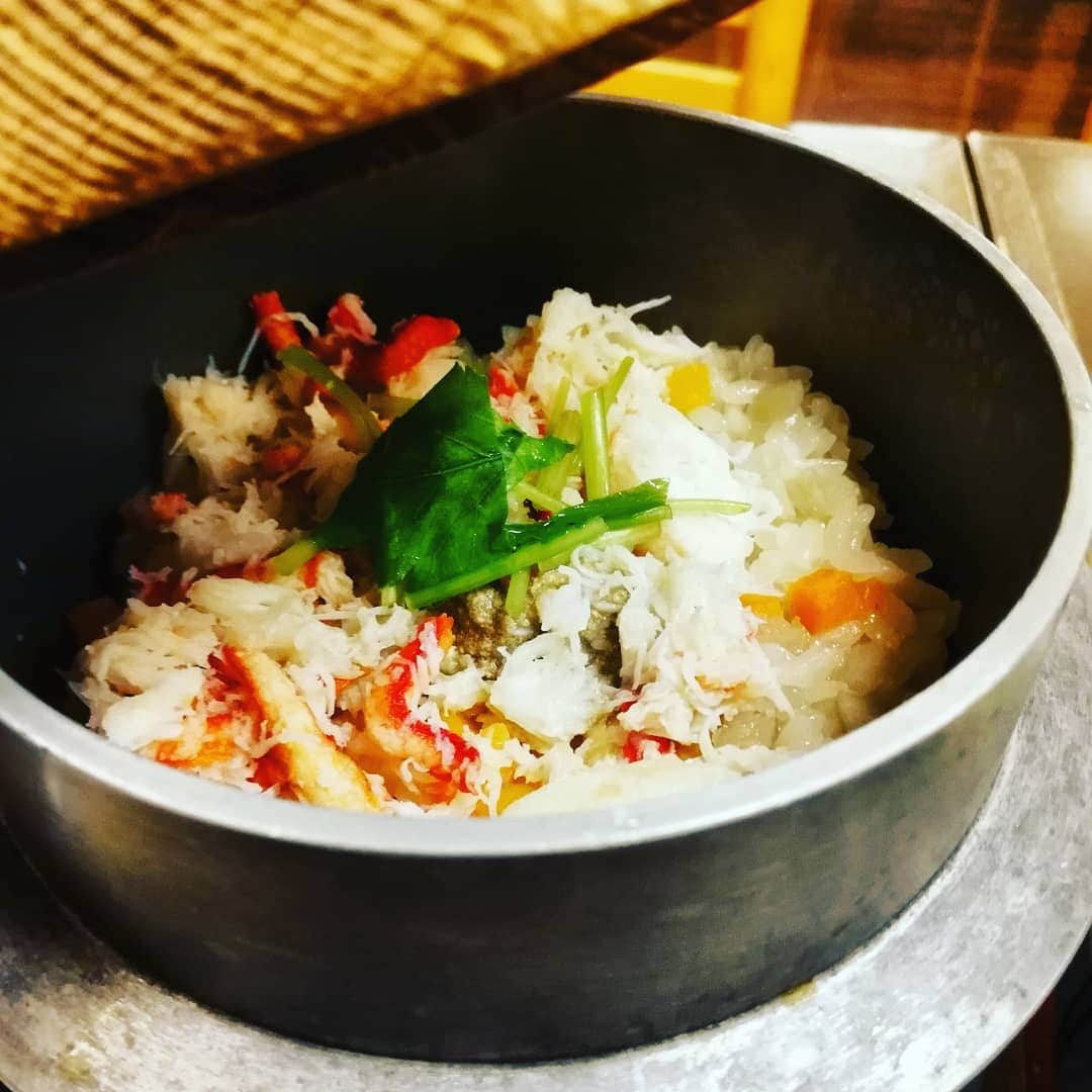 松本隆博のインスタグラム：「。 無性に蟹釜飯食べたく なり、探してここ来ました。 岡山県浅口市かもがた亭 本店(^-^)」