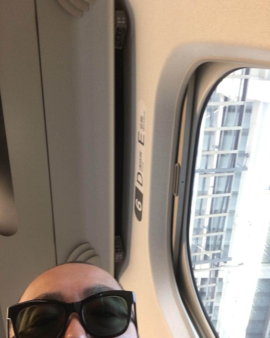 のインスタグラム：「車中爆睡により京都から体感20分で東京着。 今日月曜日だから、このまま即「恵崎商店」だw 1週間早すぎる〜」