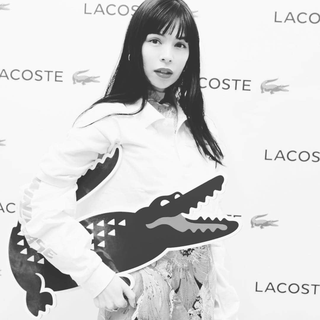 紗羅マリーさんのインスタグラム写真 - (紗羅マリーInstagram)「LACOSTE GINZAのオープニングパーチーにおじゃましてきた 🙋‍♀️🐊👕 パワーストーンで占いもしてもらった🔮 私はね、鉄の人なんだって。 人の事を料理したり、作ったり、 サポートするティーチャー人みたい。 へー。✂️🔪 選んだ石は、いま興味のあるものをもっともっと勉強して掘り下げろ。でした。 ふむふむ。 わかりました🙋‍♀️先生頑張ります #ラコステ #ラコステ銀座  #wwd_jp_pr」3月18日 13時42分 - saramary12