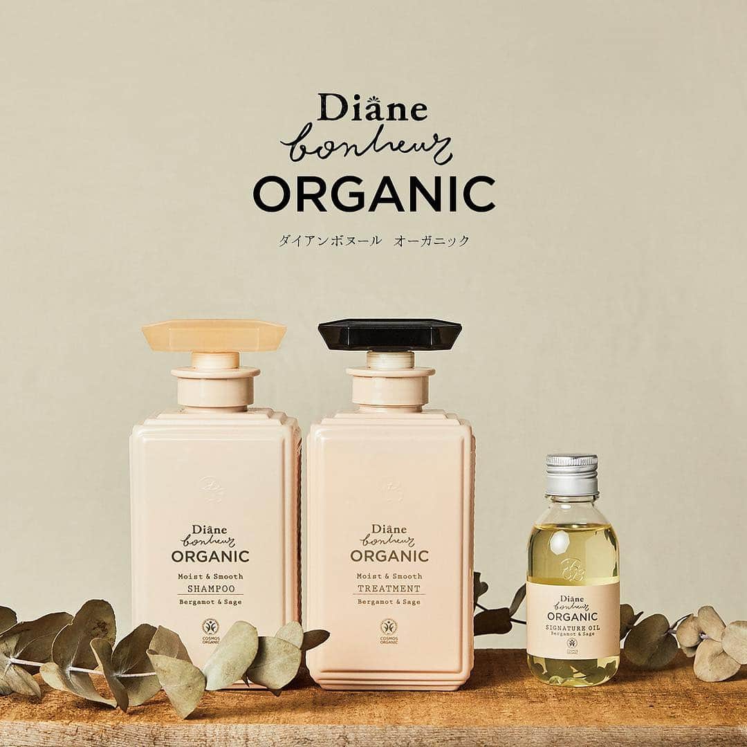のインスタグラム：「5 important philosophy behind Diane Bonheur Organic﻿ ﻿ ・Fair Trade﻿ ・Traceability﻿ ・Sustainability﻿ ・COSMOS certified﻿ ・Cold Press Oil ﻿ ﻿ ﻿ ダイアンボヌールオーガニックは5つの採用基準実現しました🤝﻿ ﻿ ・フェアトレード﻿ ・トレーサビリティ﻿ ・サスティナビリティ﻿ ・オーガニック認証﻿ ・低温抽出法﻿ ﻿ @cosmekitchenで発売中✨﻿ ﻿ ﻿ ﻿ #ダイアンボヌール #dianebonheur #ダイアンシャンプー #コスメキッチン #cosmekitchen #幸せ #オーガニック #happiness #organic #cosmosorganic #コスモス認証 #health #healthy #オーガニック認証 #限定 #新商品 #ボヌールオーガニック #ヘアケア #ローズ #ネロリ #ベルガモット #セージ #rose #neroli #bergamot #sage ﻿」