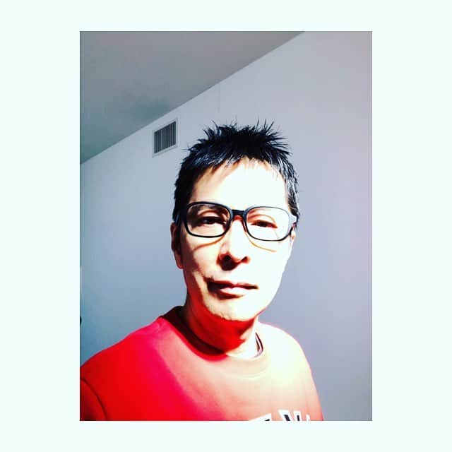 徳永英明さんのインスタグラム写真 - (徳永英明Instagram)「#hideaki_tokunaga_official #徳永英明 #newhair #nike  3週間経ちました。 短いと、ものすごく伸びるのが早いです。髪の毛切る前はもみ上げも伸び放題 やっと落ち着きました」3月18日 13時56分 - hideaki_tokunaga_official