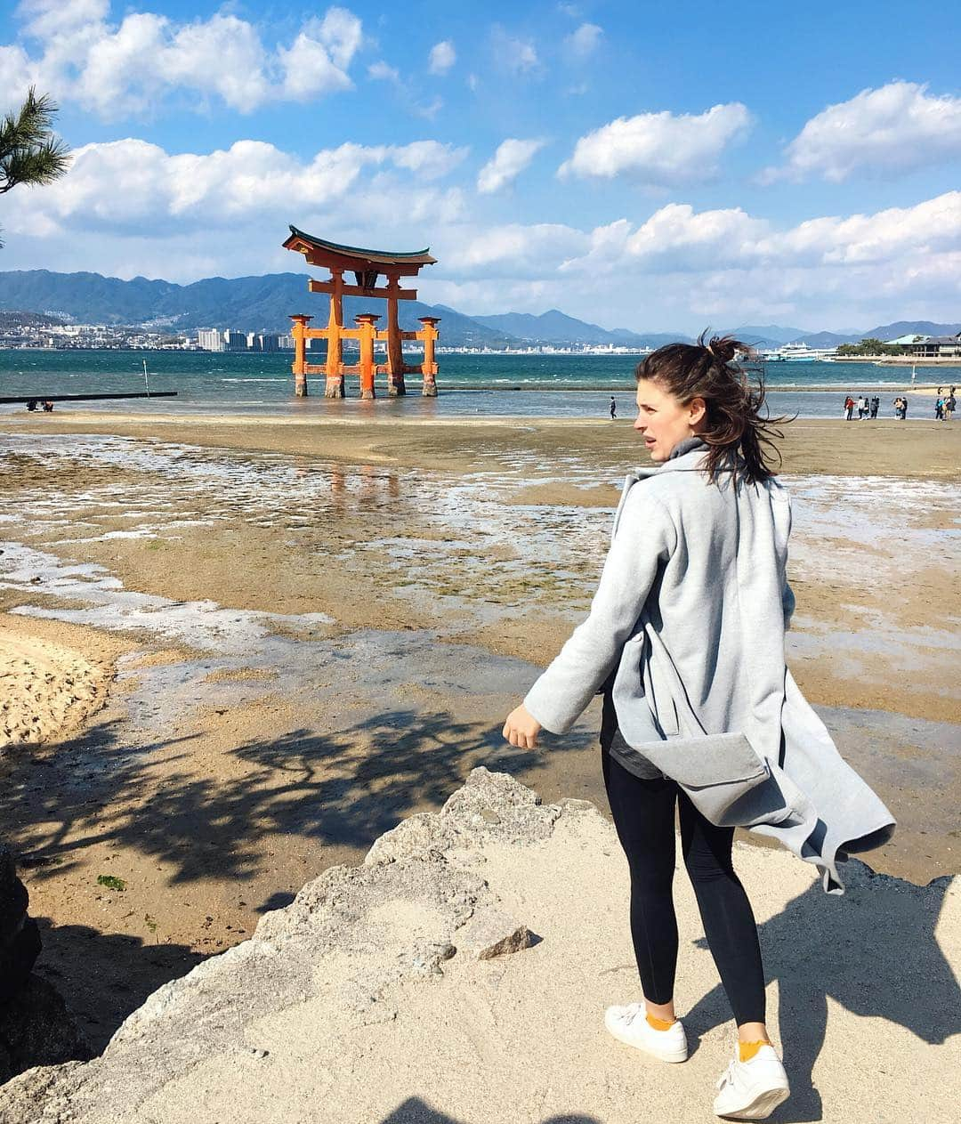 ケリー・ハーリーのインスタグラム：「In my happiest of places (🇯🇵). Seriously. May never leave. 👋🏼」