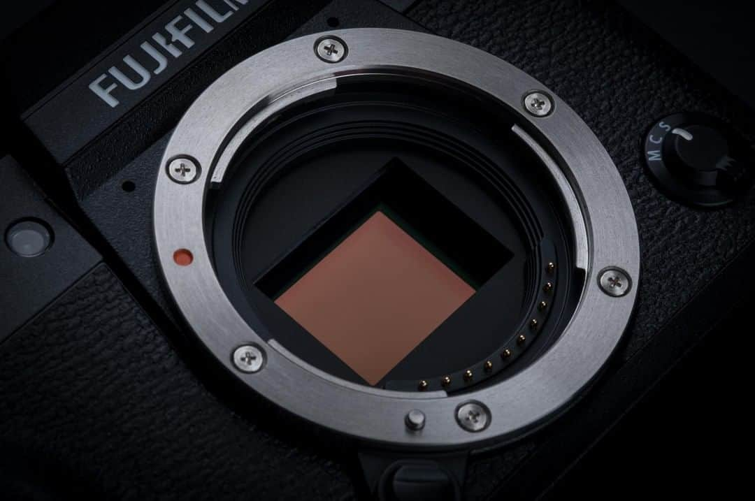 FUJIFILM INDONESIAさんのインスタグラム写真 - (FUJIFILM INDONESIAInstagram)「X-T30 menghadirkan sensor gambar generasi ke-4, X Trans CMOS 4, dan mesin pemrosesan gambar, X Processor 4, untuk menghadirkan kinerja memotret yang setara dengan FUJIFILM X-T3.  #Fujifilm_id #GoFUJIFILM #XT30_id #thelittleGIANT」3月18日 14時00分 - fujifilm_id