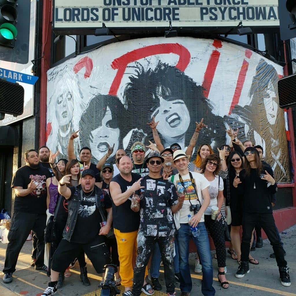 ニッキー・シックスさんのインスタグラム写真 - (ニッキー・シックスInstagram)「The one and only @therobertvargas honored @motleycrue today by painting this on the side of the @thewhiskyagogo. Me and the guys used to live right up Clark St. Who else is ready for a trip back in time with the @netflix release of our movie #TheDirt?  #1981」3月18日 14時10分 - nikkisixxpixx