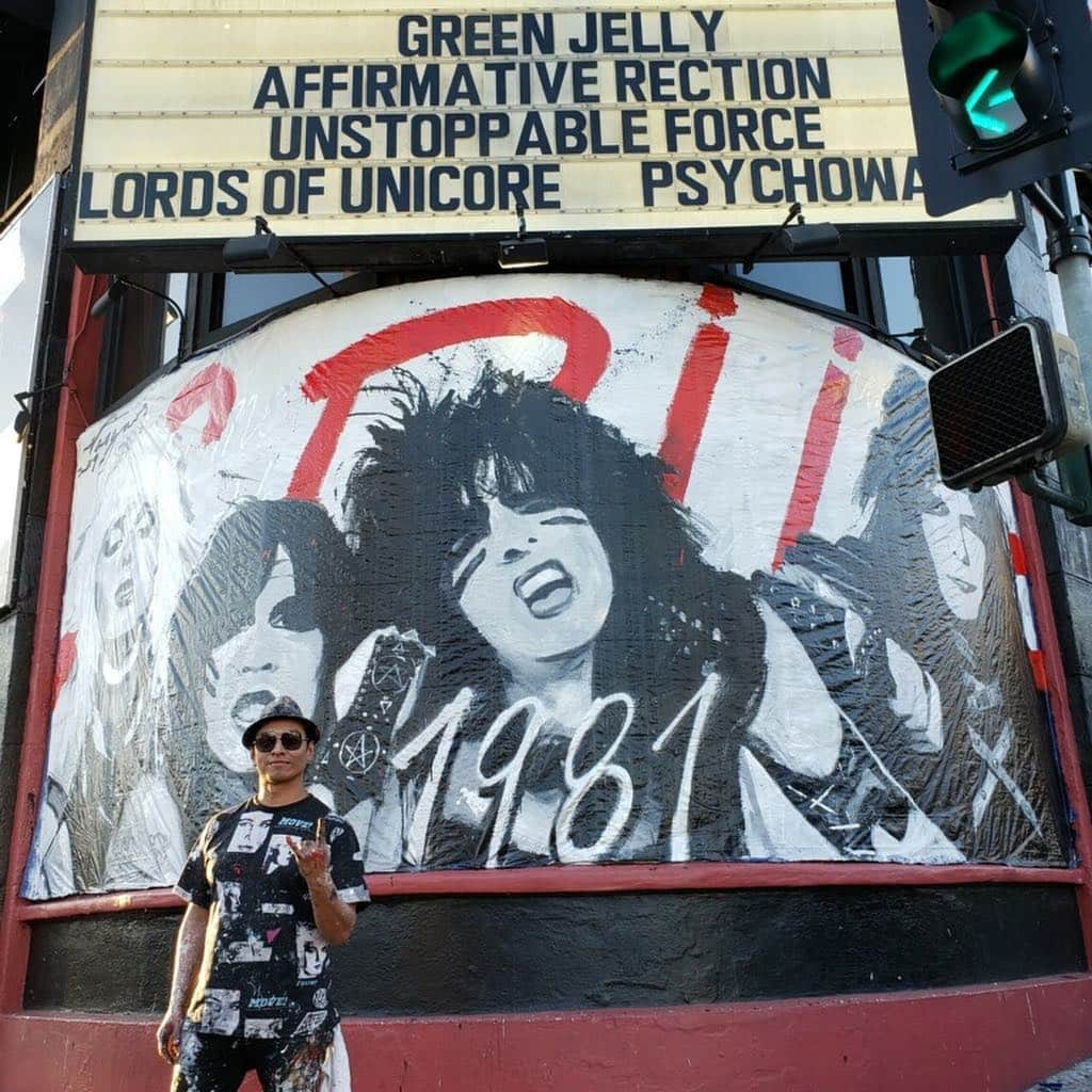 ニッキー・シックスさんのインスタグラム写真 - (ニッキー・シックスInstagram)「The one and only @therobertvargas honored @motleycrue today by painting this on the side of the @thewhiskyagogo. Me and the guys used to live right up Clark St. Who else is ready for a trip back in time with the @netflix release of our movie #TheDirt?  #1981」3月18日 14時10分 - nikkisixxpixx