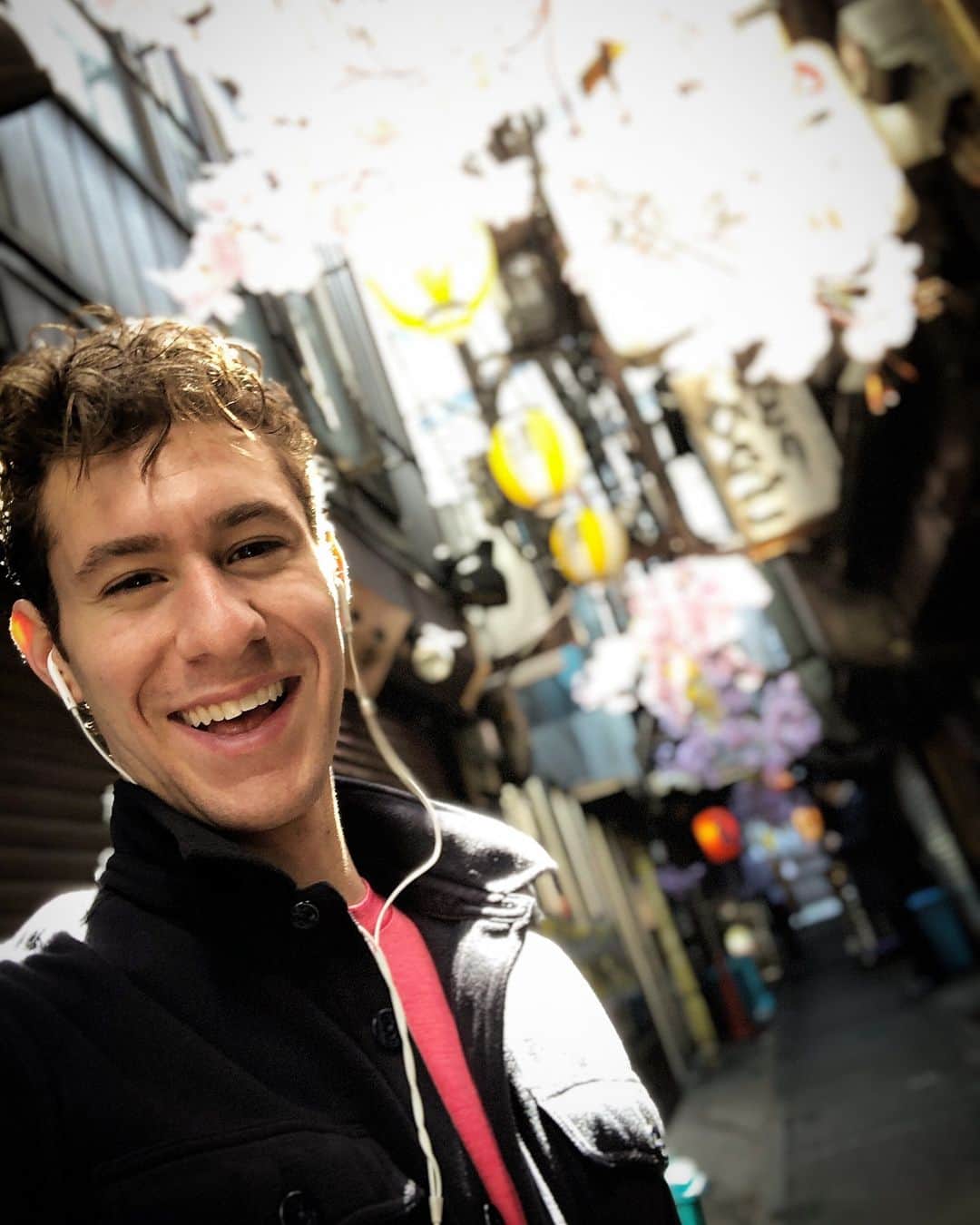 のインスタグラム：「📍TOKYO! ❤️🎌 • ✨ いよいよ、日本に着きました！🇯🇵🎉 新宿で散歩しました！とても嬉し〜い！❤️😊 東京が大好きです！✨」