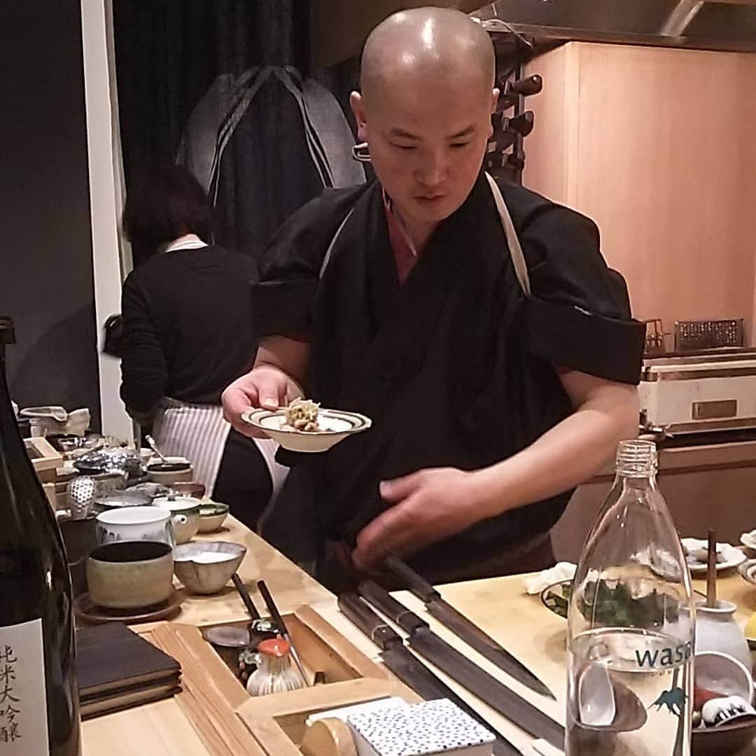 梅田陽子さんのインスタグラム写真 - (梅田陽子Instagram)「数々のつまみ、酒のあて、お寿司に至るまで何品出していただいたかわからないくらい。大食漢の私ですら、かなりのお腹一杯！お酒楽しみたい方によいお店。カウンターで横の方とも大将ともお話しながら楽しい夜でした。  #心白#恵比寿#恵比寿３丁目 #広尾#寿司#つまみ#酒のあて #ごちそうさまでした #sushi#sushi🍣」3月19日 1時07分 - yokoumeda