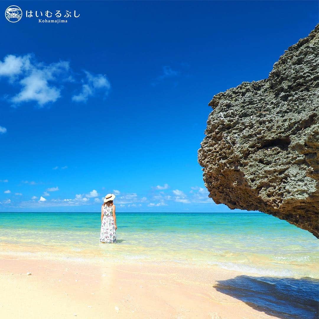 HAIMURUBUSHI はいむるぶしさんのインスタグラム写真 - (HAIMURUBUSHI はいむるぶしInstagram)「そこにしかない沖縄… 心に響く海景を求めて… 心地よい島時間に癒される休日。 #沖縄 #八重山諸島 #島時間 #休日 #海景 #はいむるぶし #japan #okinawa #yaeyamaislands #islandtime #onthebeach #bluesea #holiday #haimurubushi @minefuyu_yamashita」3月19日 1時07分 - haimurubushi_resorts