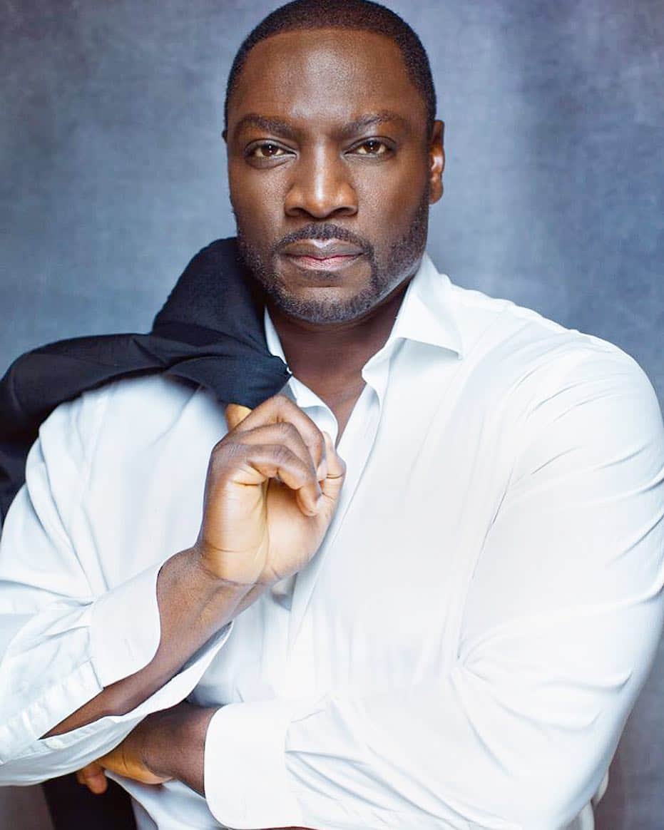 アメリカン・ブロードキャスティング・カンパニーのインスタグラム：「Hi guys, I’m @therealadewale taking over ABC Network’s Instagram today to celebrate the launch of The Fix, starting tonight at 10|9c. Stay tuned as I take you on a day in the life of Adewale and my latest character Sevvy Johnson... #setlife #bts @thefixabc ☝🏿」