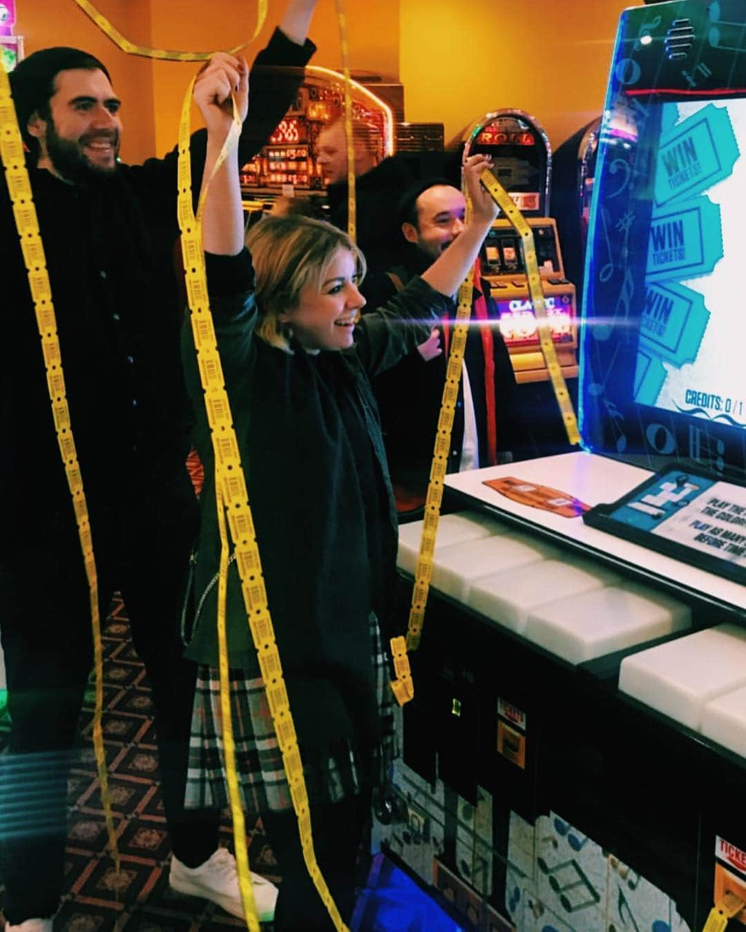 リトル・ブーツさんのインスタグラム写真 - (リトル・ブーツInstagram)「When you realize you’ve spent 20 years of your life training for one moment... to play the piano game on the arcade in Margate 👌」3月18日 23時46分 - littlebootsmusic