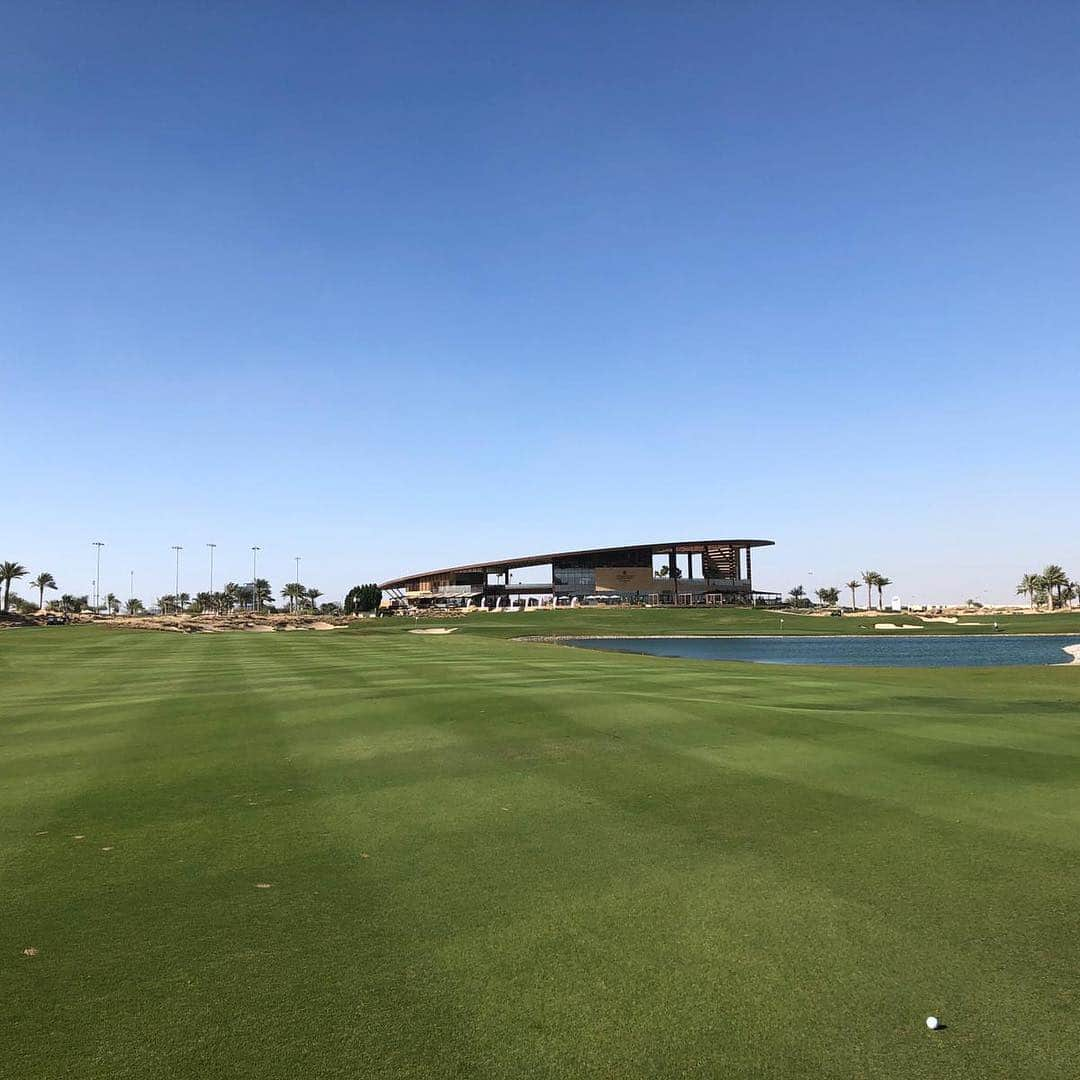 アスミル・ベゴヴィッチさんのインスタグラム写真 - (アスミル・ベゴヴィッチInstagram)「Great afternoon spent at @trumpgolfdubai 🏌🏻‍♂️」3月18日 23時40分 - asmir1