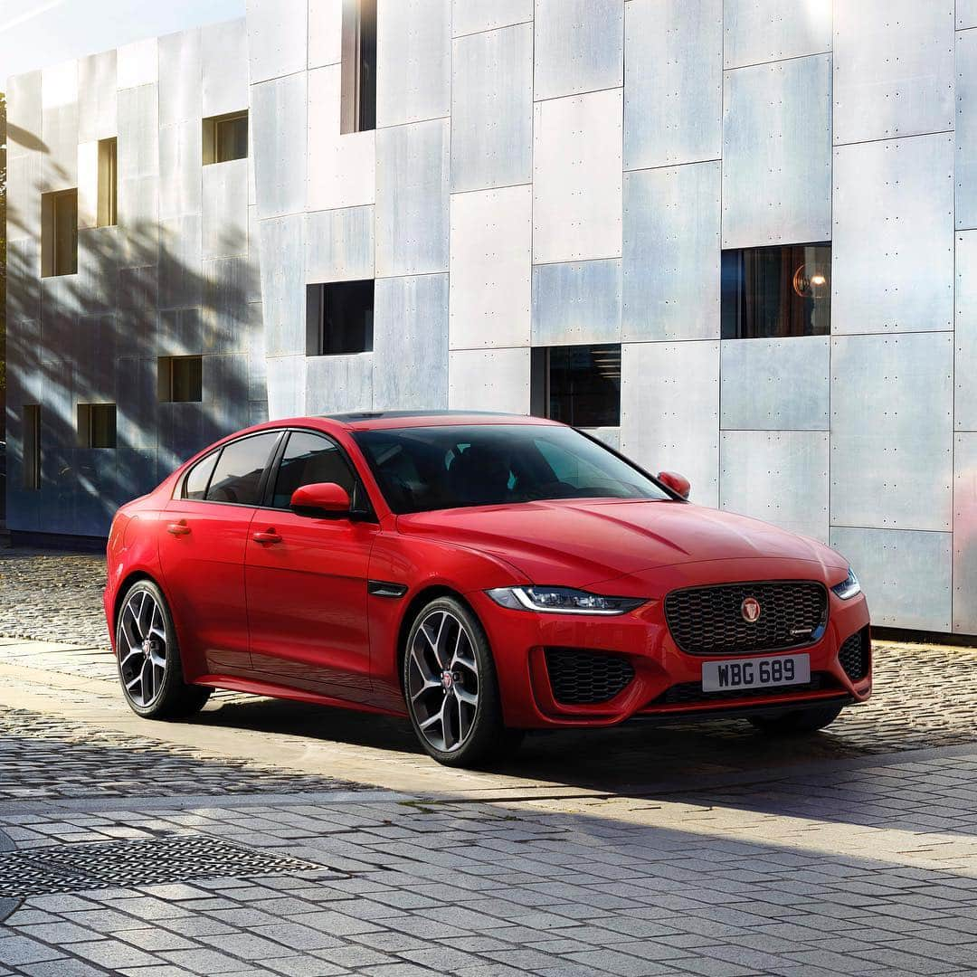 Jaguarさんのインスタグラム写真 - (JaguarInstagram)「The car other cars hate parking next to. Click on our bio link to explore the New #Jaguar #XE.  #Luxury #Premium #Design #Sports #Saloon #AWD #SportsCar #CarsofInstagram #InstaCar」3月18日 23時55分 - jaguar