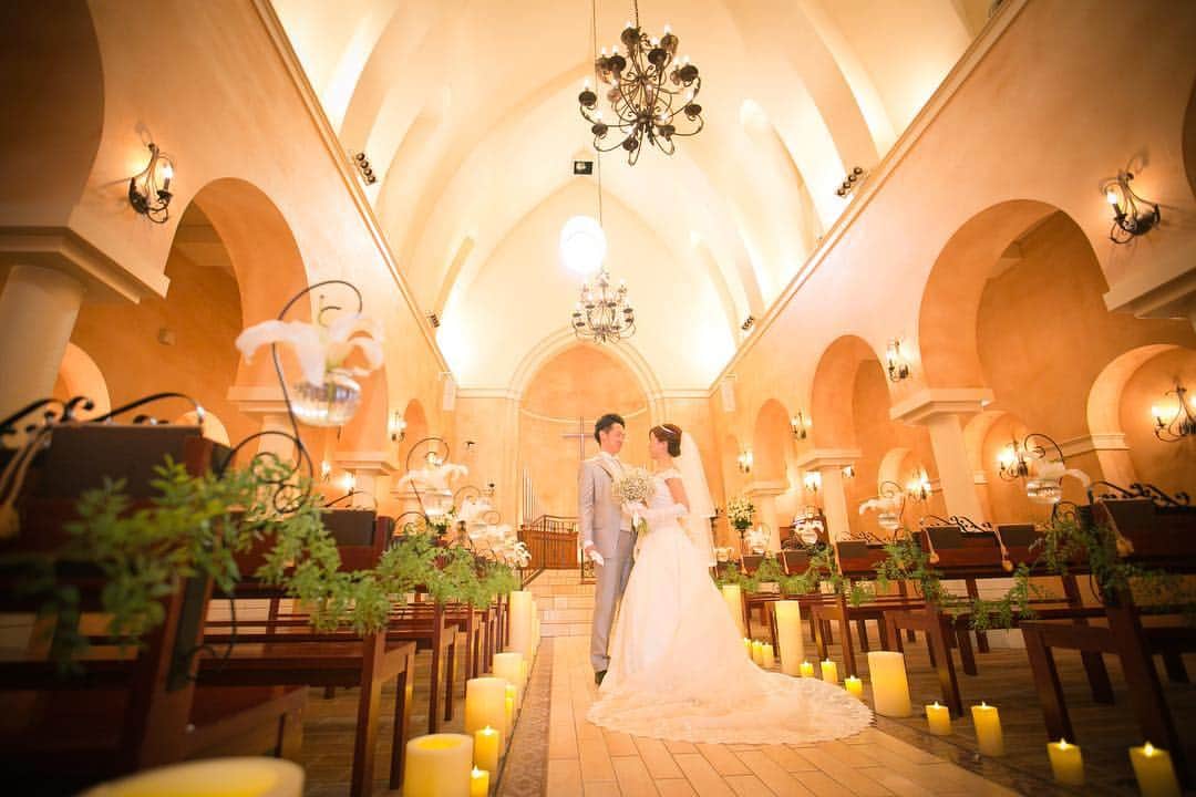 ヴィラデマリアージュさいたまさんのインスタグラム写真 - (ヴィラデマリアージュさいたまInstagram)「温かみのある グランダムール教会⛪️ ・ グランダムールは 「最上級の愛」という意味。 ・ 聖歌隊の美しい歌声が響く 大聖堂で憧れの挙式が叶います✨ ・ 南フランス 結婚式の街  #villasdesmariages #ヴィラデマリアージュ #結婚式場 #ウェディング #ブライダル #式場見学 #プロヴァンス #カフェ #大宮カフェ #結婚式準備 #結婚式diy #アニバーサリー#ヴィラデマリアージュさいたま #南フランス #プレ花 #卒花 #結婚式レポ #教会 #挙式 #式場見学 #式場見学レポ」3月18日 23時49分 - villas_des_mariages_saitama