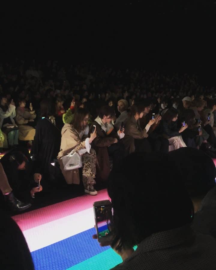 長坂 睦生のインスタグラム：「仕事終わりに東京コレクション tiit tokyo @tiit_tokyo  今回メンズもデビューしてました。 久々にこーゆう空間に行けて 友達にも会えて幸せでした。 #tiittokyo #amazonfashionweek #tokyocollection」