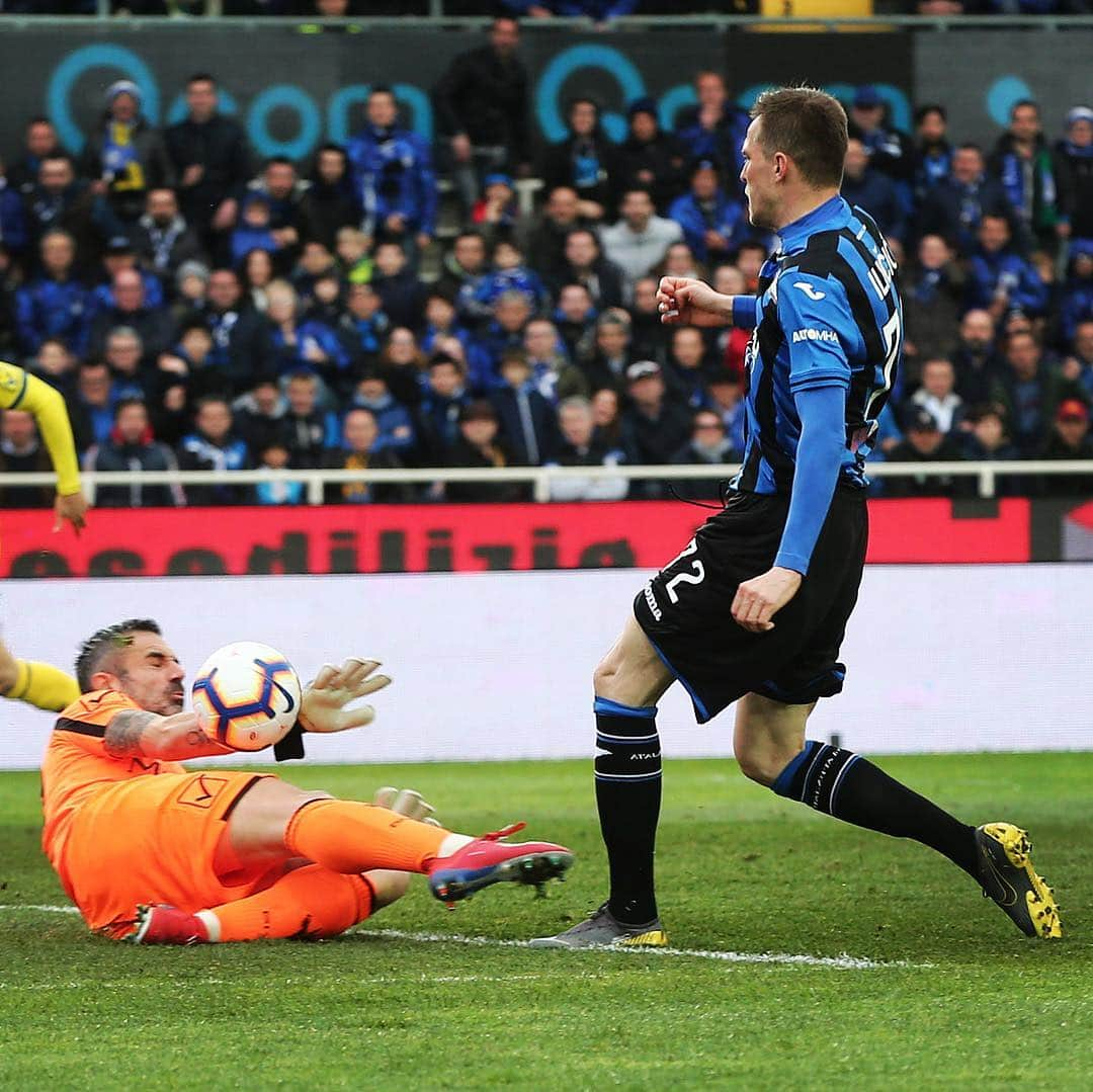 アタランタBCさんのインスタグラム写真 - (アタランタBCInstagram)「Domenica: ⚽️💪 👉 Lunedì: 😬 👉 Sempre: 🤝 #GoAtalantaGo ⚫️🔵 ~ #Atalanta #Bergamo #Iličić @ilicic72 #SerieATIM #AtalantaChievo #mondaymood #mondaymotivation #football」3月18日 23時57分 - atalantabc