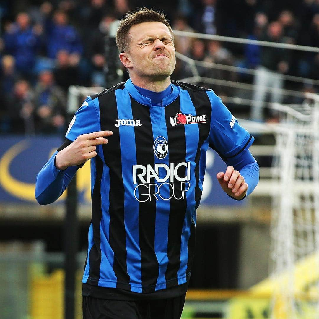 アタランタBCさんのインスタグラム写真 - (アタランタBCInstagram)「Domenica: ⚽️💪 👉 Lunedì: 😬 👉 Sempre: 🤝 #GoAtalantaGo ⚫️🔵 ~ #Atalanta #Bergamo #Iličić @ilicic72 #SerieATIM #AtalantaChievo #mondaymood #mondaymotivation #football」3月18日 23時57分 - atalantabc