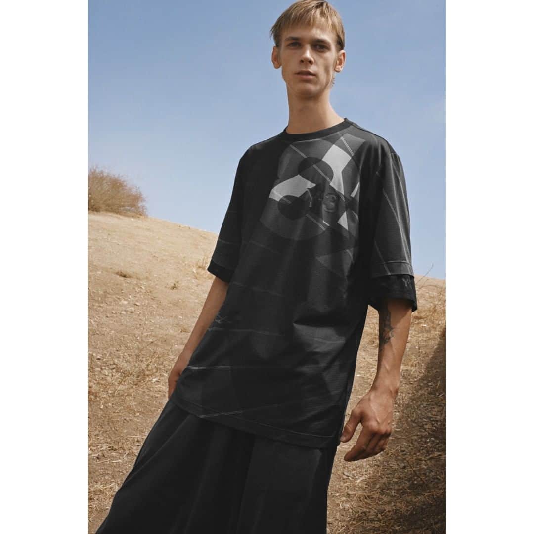 ワイスリーのインスタグラム：「Y-3 Football Tee. Y-3 Spring Summer 2019. 📷: @angelopennetta Styling: @haleywollens --- #adidas #Y3 #YohjiYamamoto Discover the collection at Y-3.com」
