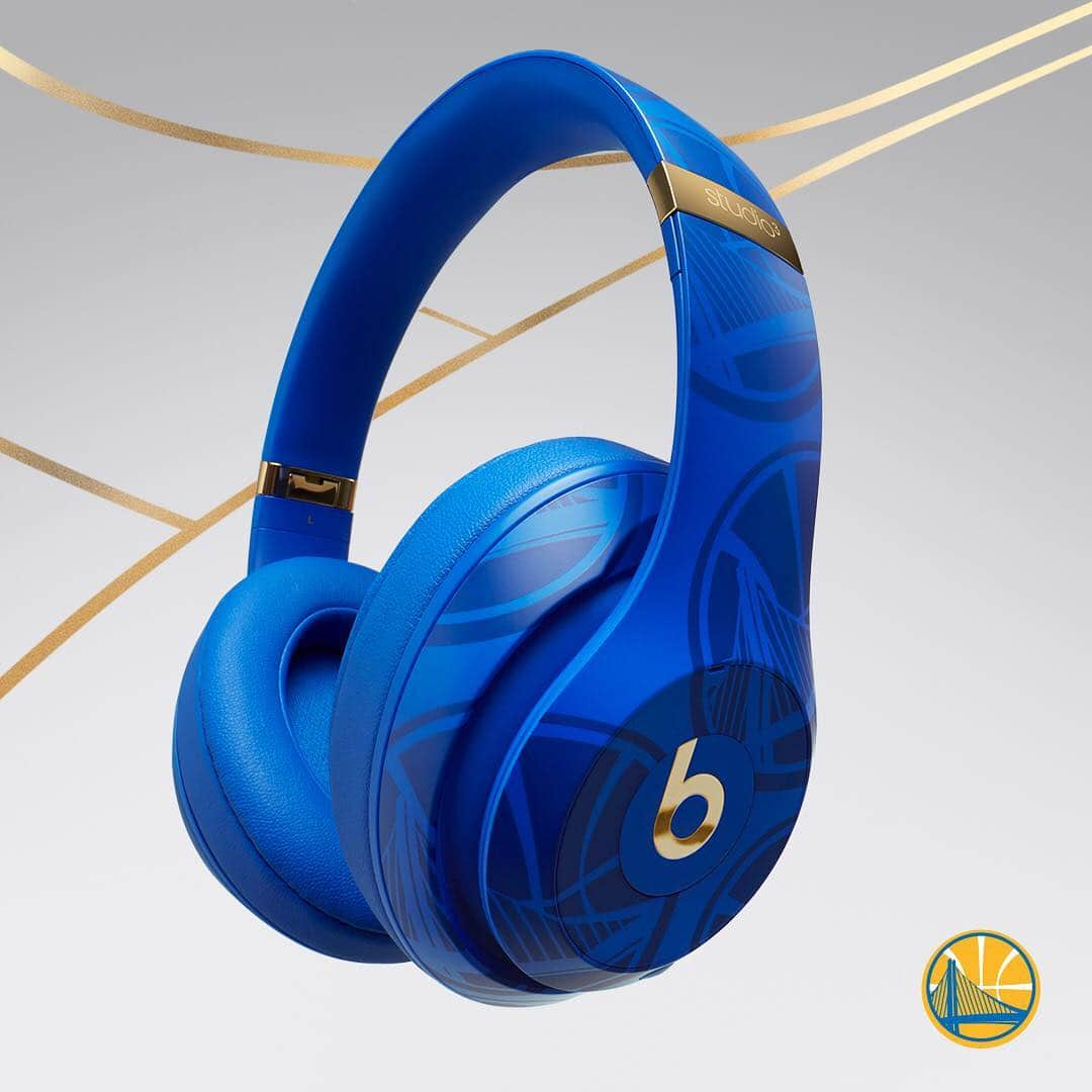 NBAさんのインスタグラム写真 - (NBAInstagram)「Rep the West. The new @beatsbydre #BeatsStudio3Wireless made for the @Lakers, @HoustonRockets and @Warriors are available now!」3月19日 0時01分 - nba