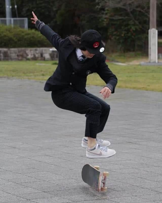 山本勇さんのインスタグラム写真 - (山本勇Instagram)「As a memory of junior high school Skating in uniform Photo📸 by @tasuku.m #graduation  #juniorhigh  #uniform #powellperalta  #isamuyamamoto  #freestyleskateboarding  #skateboarding  #longboarding  #皇子山中学校」3月19日 0時01分 - isamuism