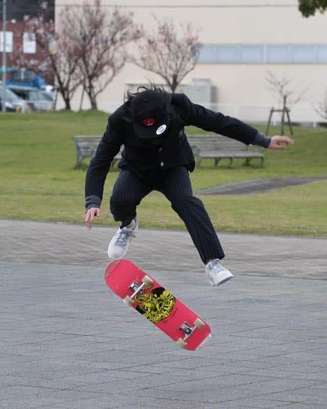 山本勇さんのインスタグラム写真 - (山本勇Instagram)「As a memory of junior high school Skating in uniform Photo📸 by @tasuku.m #graduation  #juniorhigh  #uniform #powellperalta  #isamuyamamoto  #freestyleskateboarding  #skateboarding  #longboarding  #皇子山中学校」3月19日 0時01分 - isamuism