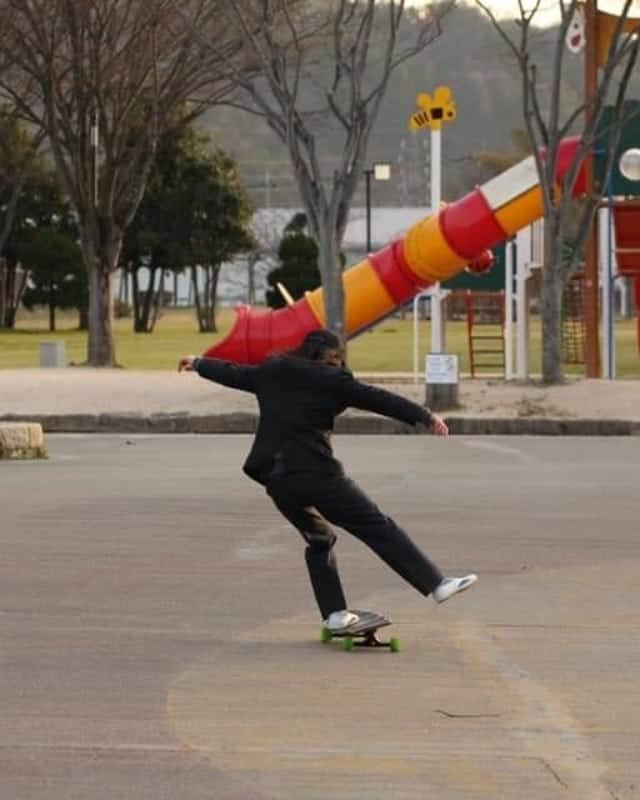 山本勇さんのインスタグラム写真 - (山本勇Instagram)「As a memory of junior high school Skating in uniform Photo📸 by @tasuku.m #graduation  #juniorhigh  #uniform #powellperalta  #isamuyamamoto  #freestyleskateboarding  #skateboarding  #longboarding  #皇子山中学校」3月19日 0時01分 - isamuism