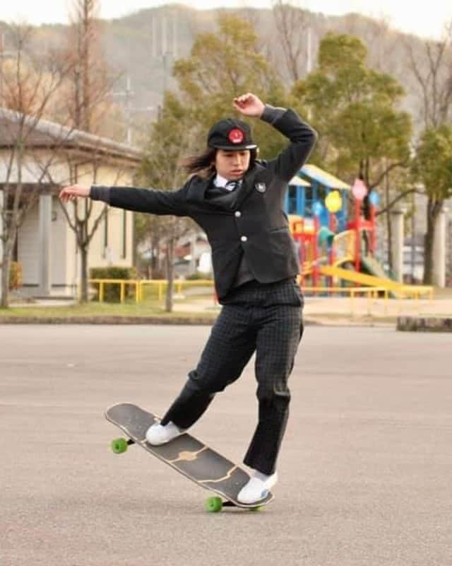 山本勇さんのインスタグラム写真 - (山本勇Instagram)「As a memory of junior high school Skating in uniform Photo📸 by @tasuku.m #graduation  #juniorhigh  #uniform #powellperalta  #isamuyamamoto  #freestyleskateboarding  #skateboarding  #longboarding  #皇子山中学校」3月19日 0時01分 - isamuism