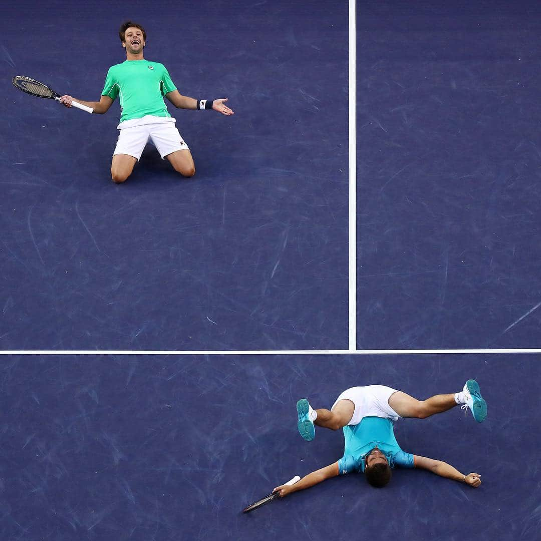 ATP World Tourさんのインスタグラム写真 - (ATP World TourInstagram)「🔟 of the best 📸 from the @bnpparibasopen 🙌 . What was your fave moment from the desert? 🏝 . #BNPPO19 | #TennisParadise」3月19日 0時01分 - atptour