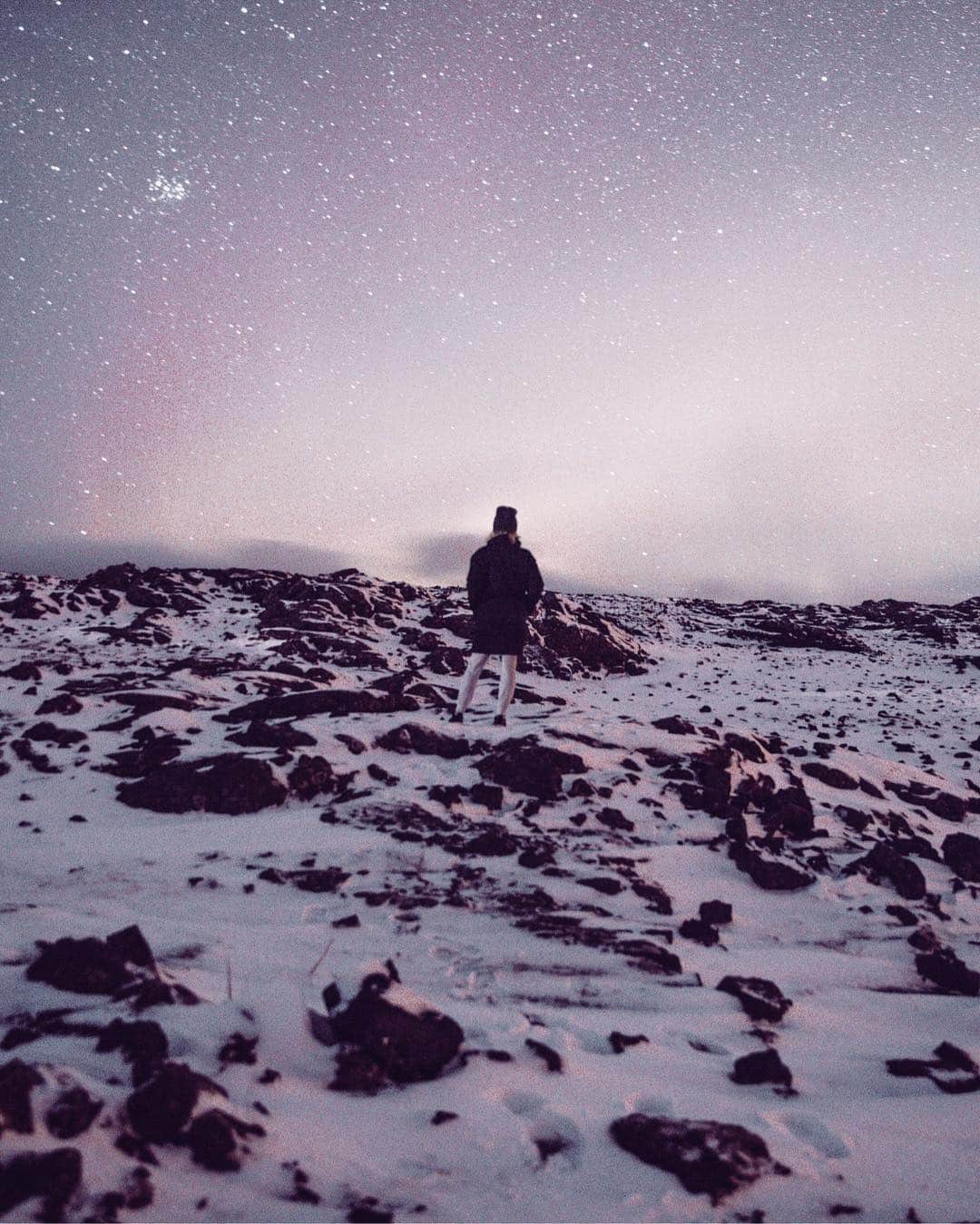 Kalyn Nicholsonさんのインスタグラム写真 - (Kalyn NicholsonInstagram)「these last few weeks have been a blur of northern lights and busy streets and through the thick of it all I keep trying to remind myself to take it all in as it’s happening and enjoy every moment without fear.  We are allowed to be happy, we’re allowed to be successful, we’re allowed to be fulfilled. While you chase your dreams and search for problems to solve to unlock the part of your soul that needs searching, never forget that while you venture and seek you can and will always be simultaneously found.  This Iceland video is linked in my bio 🖤 a lot of you asked why I didn’t film the lights and it’s because it’s not only extremely difficult to capture on film, but it’s also hard to do so while taking in the beauty so I decided to choose the latter - hope that’s alright ✨」3月19日 0時06分 - kalynnicholson13