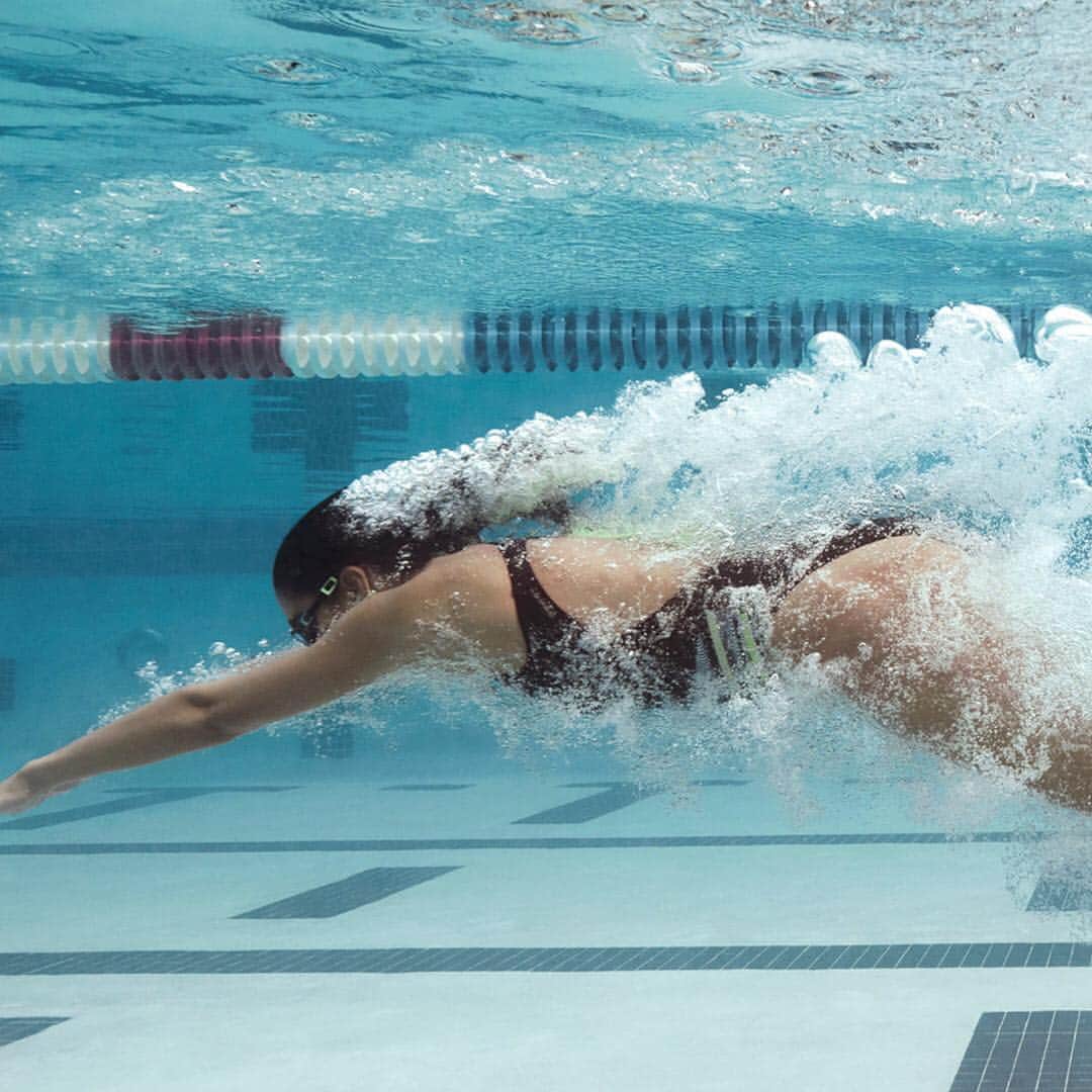 スピードさんのインスタグラム写真 - (スピードInstagram)「The best achievements are when you do better than you ever thought you could #Speedo #LoveToSwim #Swimming #MondayMotivation  Slide across ➡️💙」3月19日 0時09分 - speedo
