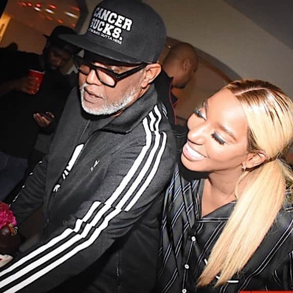 ネネ・リークスのインスタグラム：「Oh Lawd! They say we separated now @greggleakes #fakenews I appreciate you tho Gregg for accepting and understanding that being a care taker is something I’ve never done and i have truly done the best i know how all while making tons of mistakes along the way. You never asked to get sick and We were both thrown into these new positions over nite but whew chile you have kicked cancers ass! I can’t wait for u to share with the world your exciting news in a couple of weeks #fam4life❤️#nomatterwhathappens #wearetheleakes」