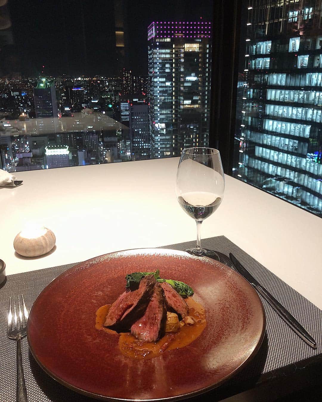 のインスタグラム：「今日は素敵な場所に @shiina_yamamoto さんが連れて行ってくれました❤️ 夜景が凄い綺麗で終始癒されていた🤤✨ ㅤㅤㅤㅤㅤㅤㅤㅤㅤㅤㅤㅤㅤ ㅤㅤㅤㅤㅤㅤㅤㅤㅤㅤㅤㅤㅤ 今日も笑ったなぁ〜🤣✨ 最高のディナーでした☺️❤️ 本当にありがとうございました💋 いい夢見れそう🤤 ㅤㅤㅤㅤㅤㅤㅤㅤㅤㅤㅤㅤㅤ ㅤㅤㅤㅤㅤㅤㅤㅤㅤㅤㅤㅤㅤ #dinner」