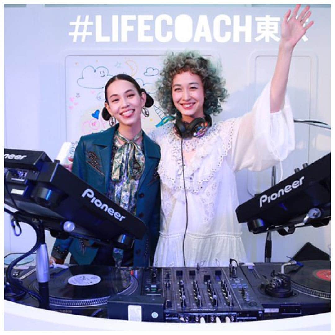 コーチさんのインスタグラム写真 - (コーチInstagram)「Hello your future is calling ☎️ @i_am_kiko, @mariya_nishiuchi_official and @take_me_1103, among others, came out to answer during the opening night of #LifeCoach in Tokyo. #LifeCoach東京 #LifeCoachTokyo #CoachNY」3月19日 0時18分 - coach