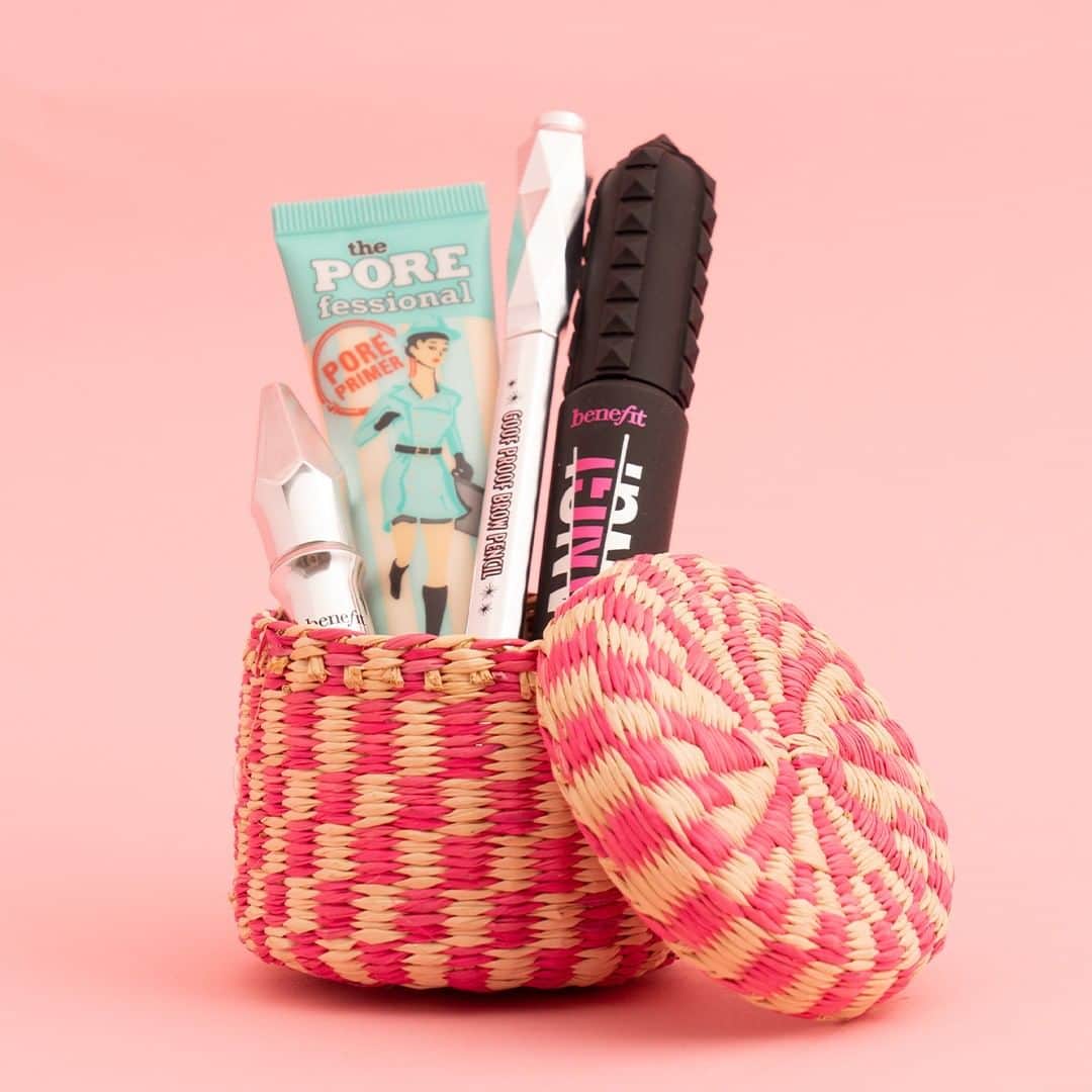Benefit Cosmetics UKさんのインスタグラム写真 - (Benefit Cosmetics UKInstagram)「Save some💰honey…treat yourself to MINIS! What’s first on your list??? #alittlesomething #benefit #beauty #BADgalBang #goofprood #gimmebrow+ #POREfessional . . . 📷 Image Description: Benefit minis in a pink basket」3月19日 0時30分 - benefitcosmeticsuk