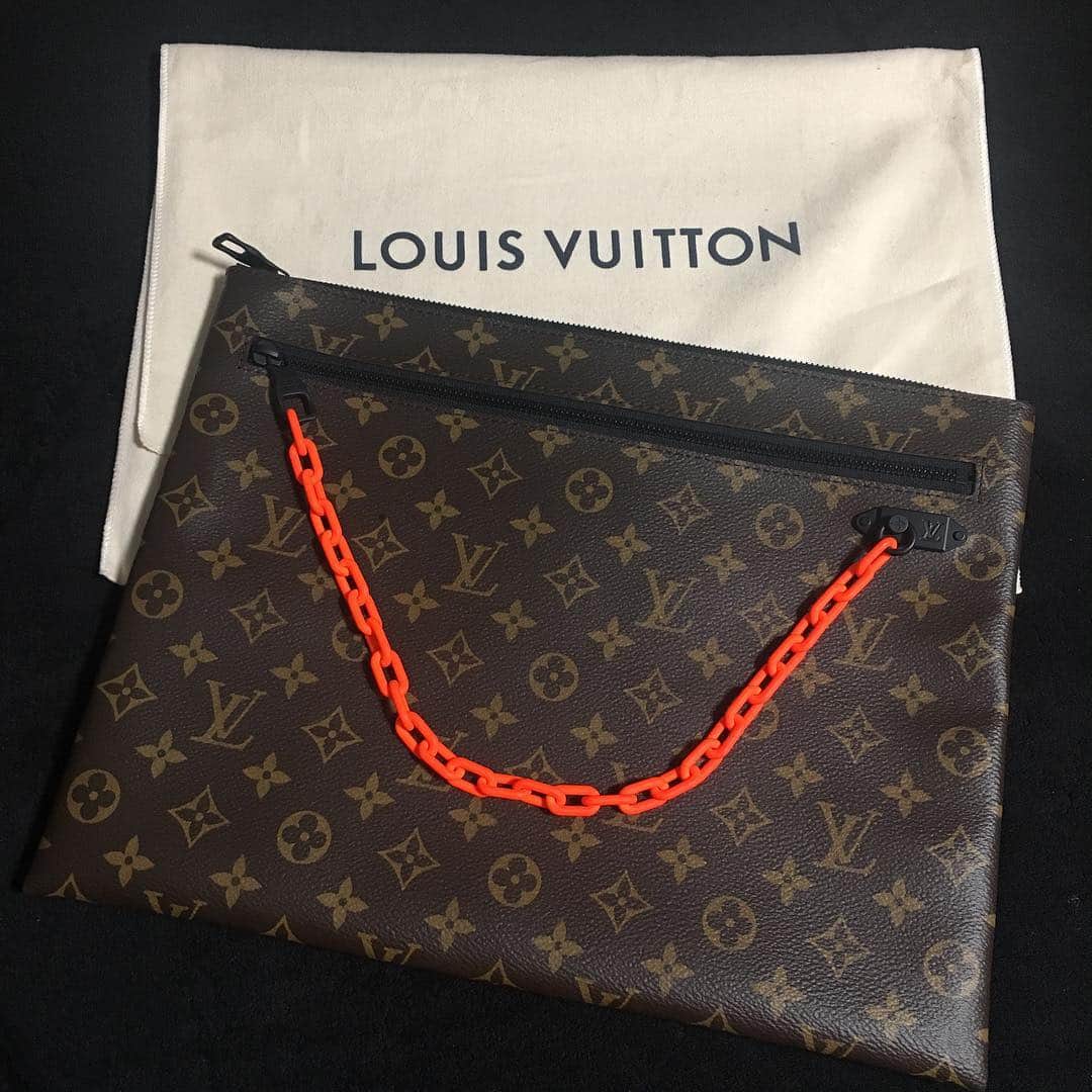 のインスタグラム：「激やばアイテムげとん 『LOUIS VUITTON × Virgil Abloh』 クラッチ AZS🙇‍♂️ . #louisvuittonvirgilabloh #louisvuitton #virgilabloh」