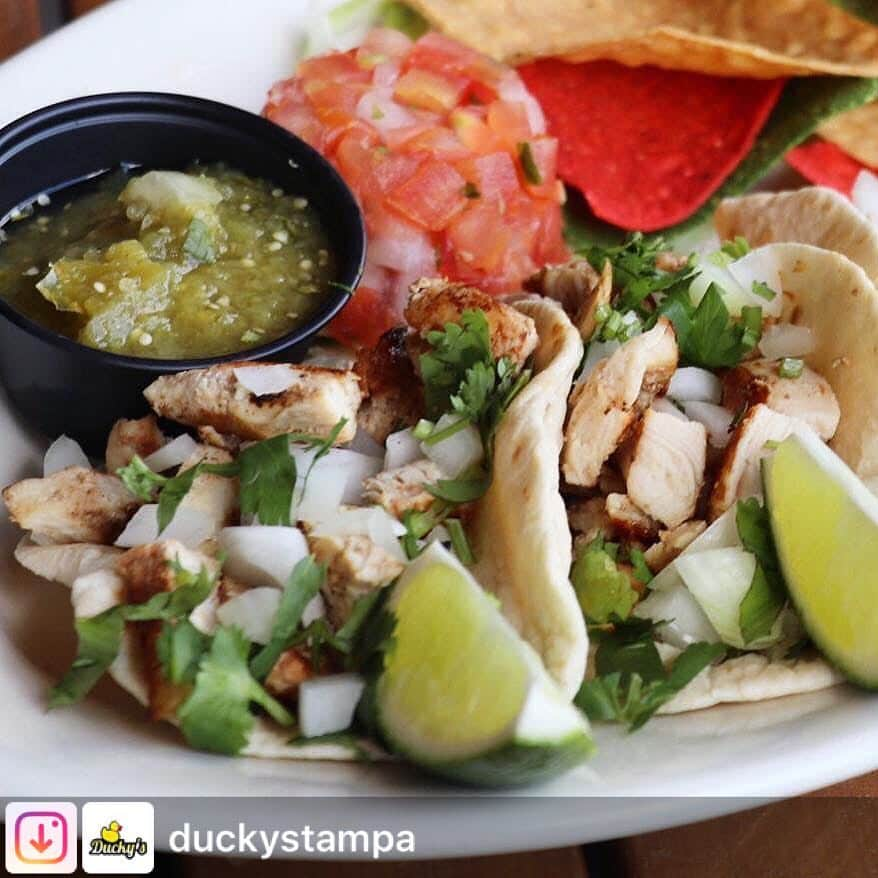 エバン・ロンゴリアさんのインスタグラム写真 - (エバン・ロンゴリアInstagram)「Stop by for Mexican Monday specials on tacos and fajitas @duckystampa. #familyowned」3月19日 0時28分 - evan.longoria3