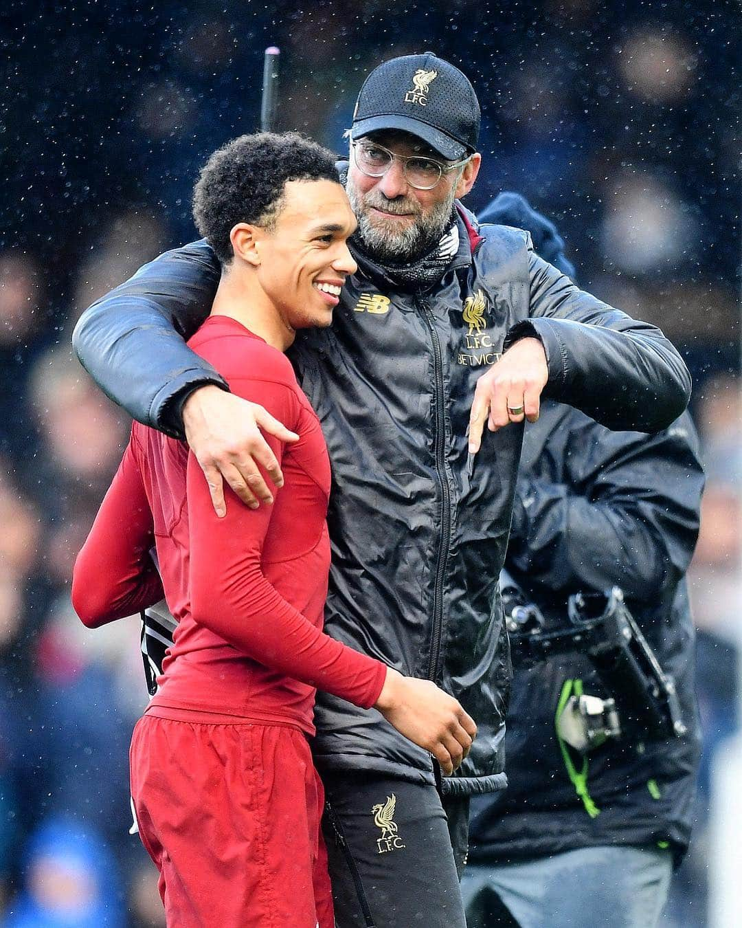 リヴァプールFCさんのインスタグラム写真 - (リヴァプールFCInstagram)「TAA smiles x Klopp hugs 😍😍 #LFC #Liverpool #LiverpoolFC」3月19日 0時29分 - liverpoolfc