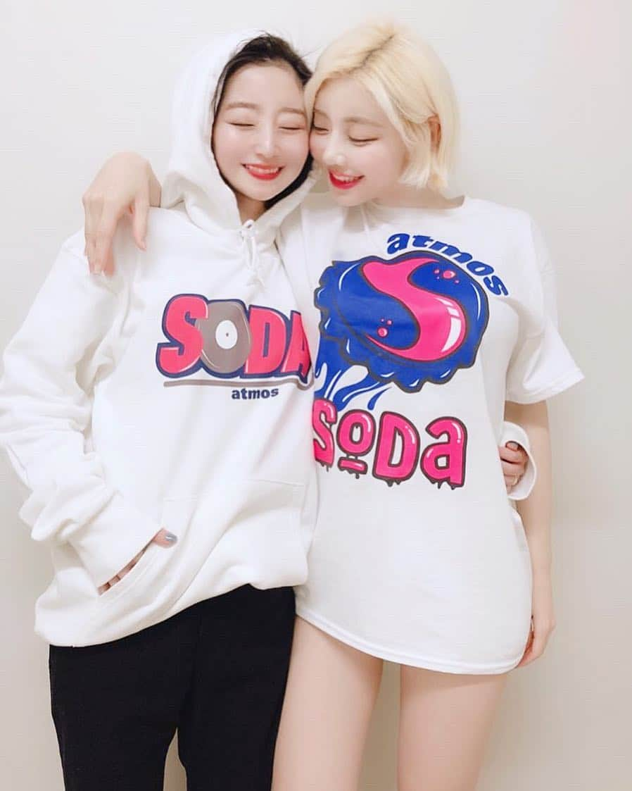 Dj Sodaさんのインスタグラム写真 - (Dj SodaInstagram)「@umemuranao My bae~👯‍♀️😘 . DJ SODA X ATMOS apparel collection 💙💖💙💖💙💖 Available in atmos-tokyo.com」3月19日 0時34分 - deejaysoda