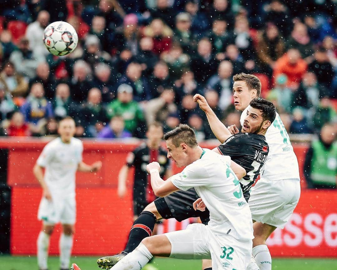 バイエル・レバークーゼンさんのインスタグラム写真 - (バイエル・レバークーゼンInstagram)「We showed great spirit in the 2nd half of #B04SVW. Now refresh - 8 more matches to go this season! 💪 #StärkeBayer #Werkself  2️⃣7️⃣ #TSGB04 2️⃣8️⃣ #B04RBL 2️⃣9️⃣ #VfBB04 3️⃣0️⃣ #B04FCN 3️⃣1️⃣ #FCAB04 3️⃣2️⃣ #B04SGE 3️⃣3️⃣ #B04S04 3️⃣4️⃣ #BSCB04  How many points are possible?」3月19日 0時38分 - bayer04fussball