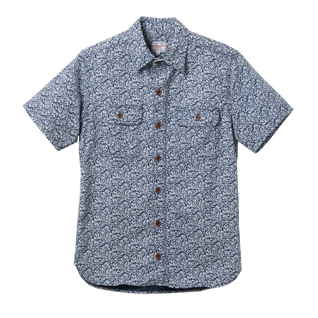 momotarojeansのインスタグラム：「06-072 Flower discharged short sleeve shirts Indigo  #kojima #kurashiki #okayama #jeans #denim #denimday #denimporn #denimhead #selvedge #selvage #selvedgedenim #selvedgeforum #denimevolution #selvedgemurah #unionspecial #goingtobattle #madeinjapan #japanesedenim #fading #naturalfading #madebyhand #madeinjapan #jeanslife #vintagejeans #fade #selvedge #mensweardaily」