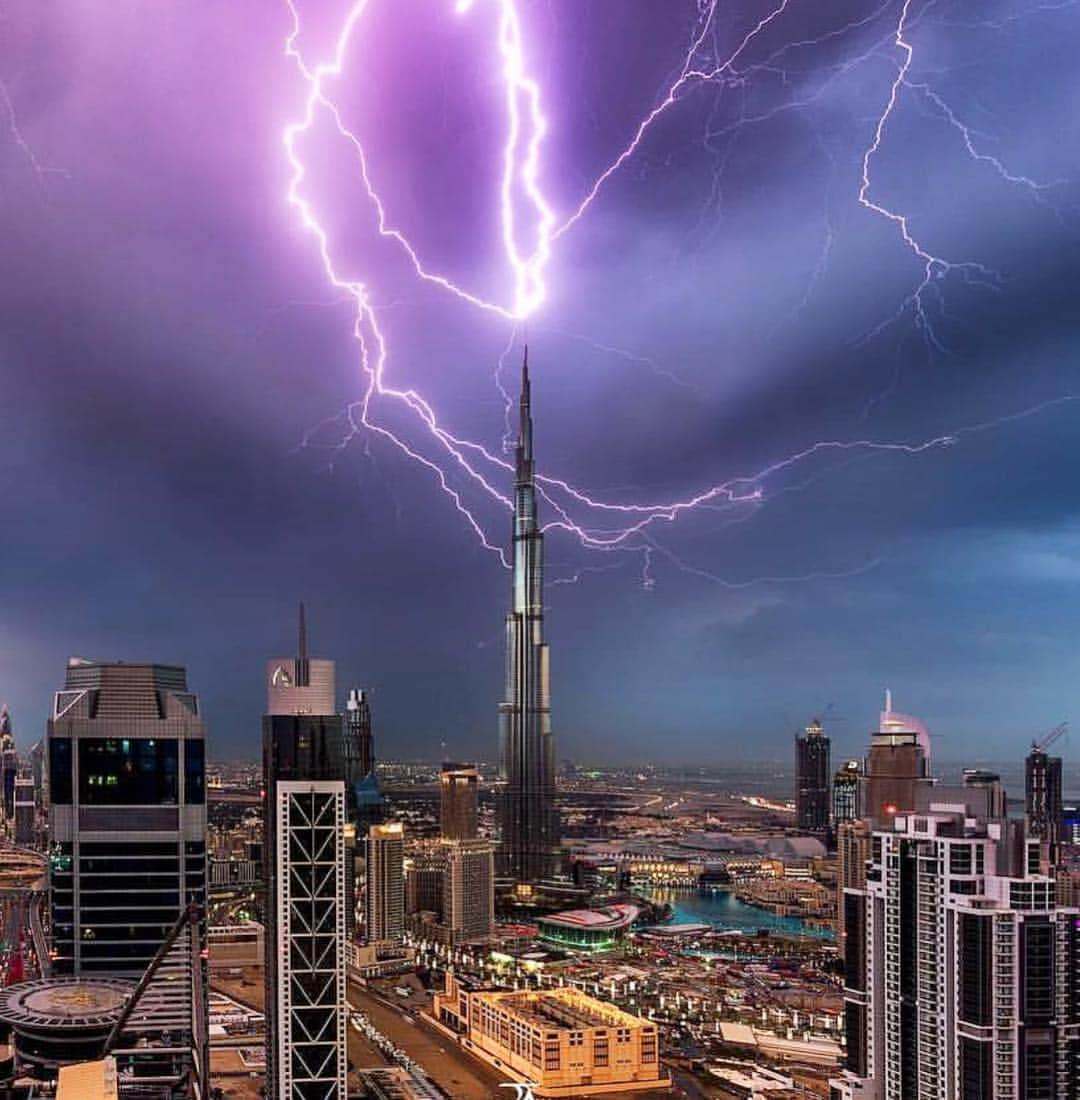 ドバイさんのインスタグラム写真 - (ドバイInstagram)「Burj Khalifa, World’s tallest building #lightning 📷:@ra.visual」3月19日 0時56分 - dubai