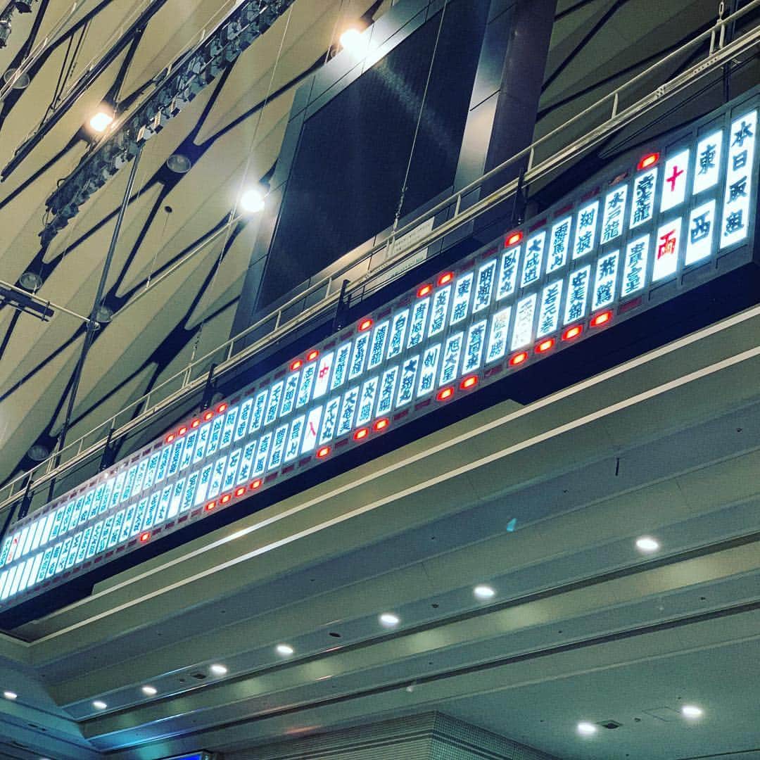 福田裕子さんのインスタグラム写真 - (福田裕子Instagram)「大阪場所行って来ました。 初めて生で相撲を見させてもらって、凄い。 の一言。 言葉にすると色々あり過ぎるなぁ。 良い刺激もらった1日でした。 #牛乳石鹸 #fila #fgスナップ  #マルトミ工業  #プロアスリート鍼灸整骨院  #やるだけやろう  #色々と  #チャレンジ #チェンジ #一度きりの人生」3月19日 0時52分 - yuko_fukuda_g