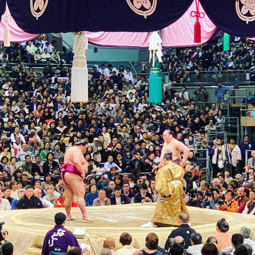 福田裕子さんのインスタグラム写真 - (福田裕子Instagram)「大阪場所行って来ました。 初めて生で相撲を見させてもらって、凄い。 の一言。 言葉にすると色々あり過ぎるなぁ。 良い刺激もらった1日でした。 #牛乳石鹸 #fila #fgスナップ  #マルトミ工業  #プロアスリート鍼灸整骨院  #やるだけやろう  #色々と  #チャレンジ #チェンジ #一度きりの人生」3月19日 0時52分 - yuko_fukuda_g