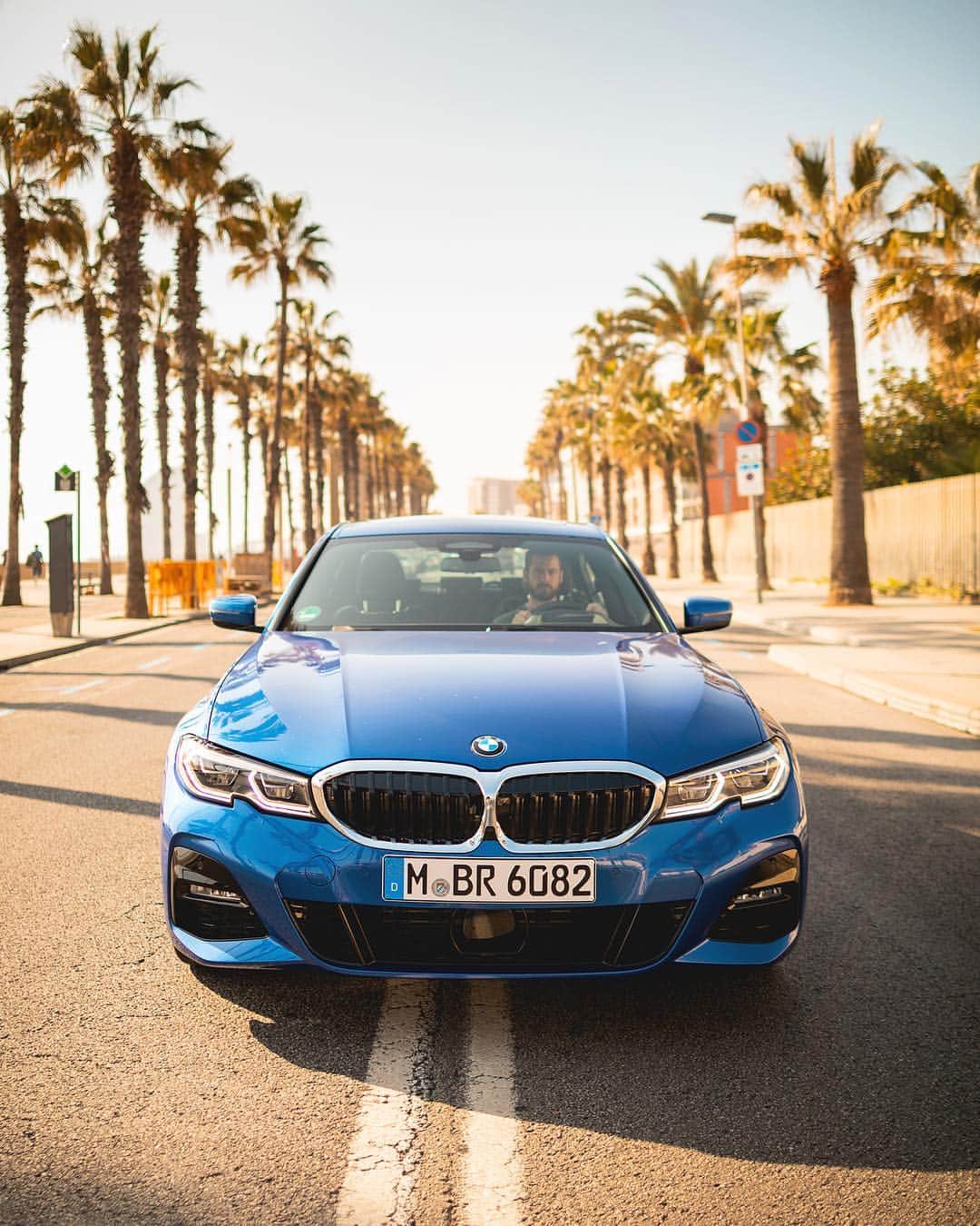 のインスタグラム：「Mediterranean vibes on the charming roads of #Barcelona.  The all-new BMW 3 Series Sedan. #BMW #3Series」