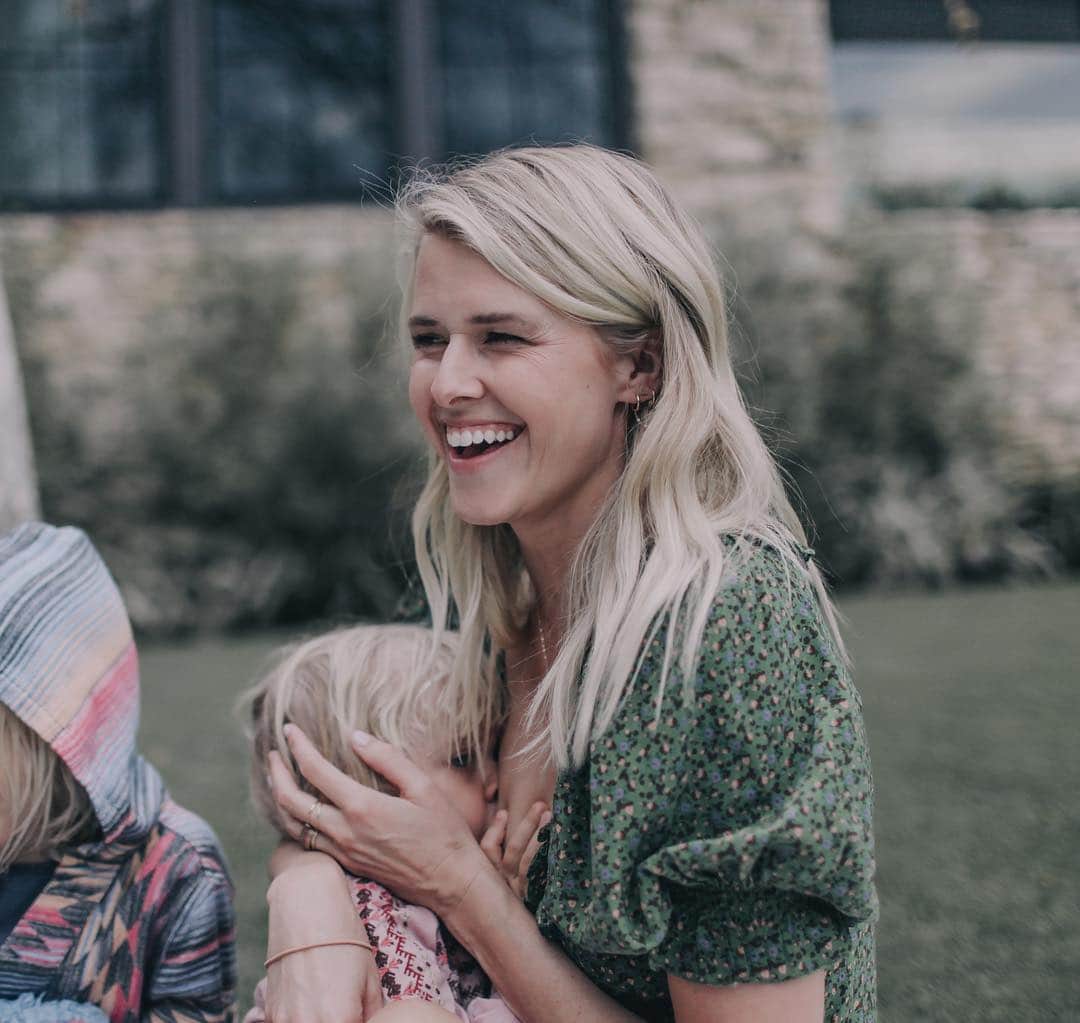 サラ・ライトさんのインスタグラム写真 - (サラ・ライトInstagram)「Spring shoot for @baeobaby and I can’t get enough of these pics from @chelseaprestinphoto - go to @baeobaby for my favorite!」3月19日 1時01分 - swrightolsen