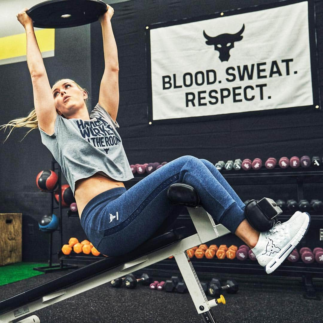 ドウェイン・ジョンソンさんのインスタグラム写真 - (ドウェイン・ジョンソンInstagram)「She’s the hardest worker in the room.  My ace @lindseyvonn being the GOAT that she is killin’ it and bending boundaries in  our FIRST EVER Women’s Project Rock Training shoe.  About damn time.  And it’s only the beginning.  The PROJECT ROCK UA HOVR Phantom shoe for women drops THIS THURSDAY 3/21. #BendBoundariesCollection  #ShesBad」3月18日 16時13分 - therock