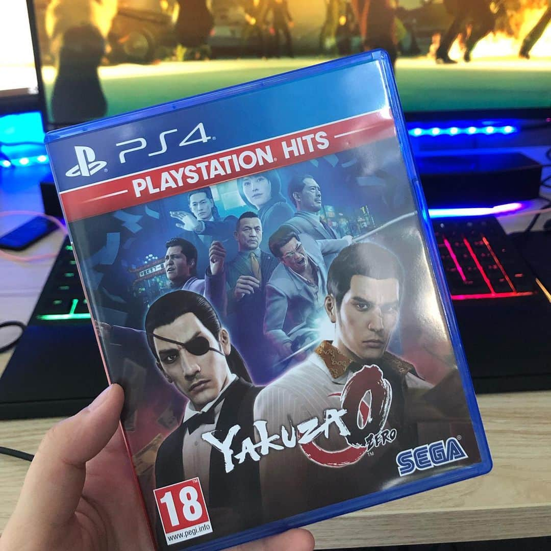 YingTzeさんのインスタグラム写真 - (YingTzeInstagram)「Yakuza 0 : My very first Yakuza Game !  Have you ever played Yakuza franchise ? _ Streamed this last night and I had a great 4 hours of non stop laughing ! 😂 I enjoyed the gameplay very much so tonight I’ll be continuing Yakuza 0 at 9pm (GMT+8) . See ya at my FB Page ~ I’m going to get a girlfriend for Kiryu tonight !! ▶️ www.facebook.com/yingtze1206 _ p/s : This week I’ll be streaming the whole week ~ tomorrow I’ll stream Mobile Legends. There is a special King of Fighters collab event ! _ #blessed #ytzgaming #sega #yakuza0 #playstation #streamer #facebookgaming」3月18日 16時09分 - yingtze