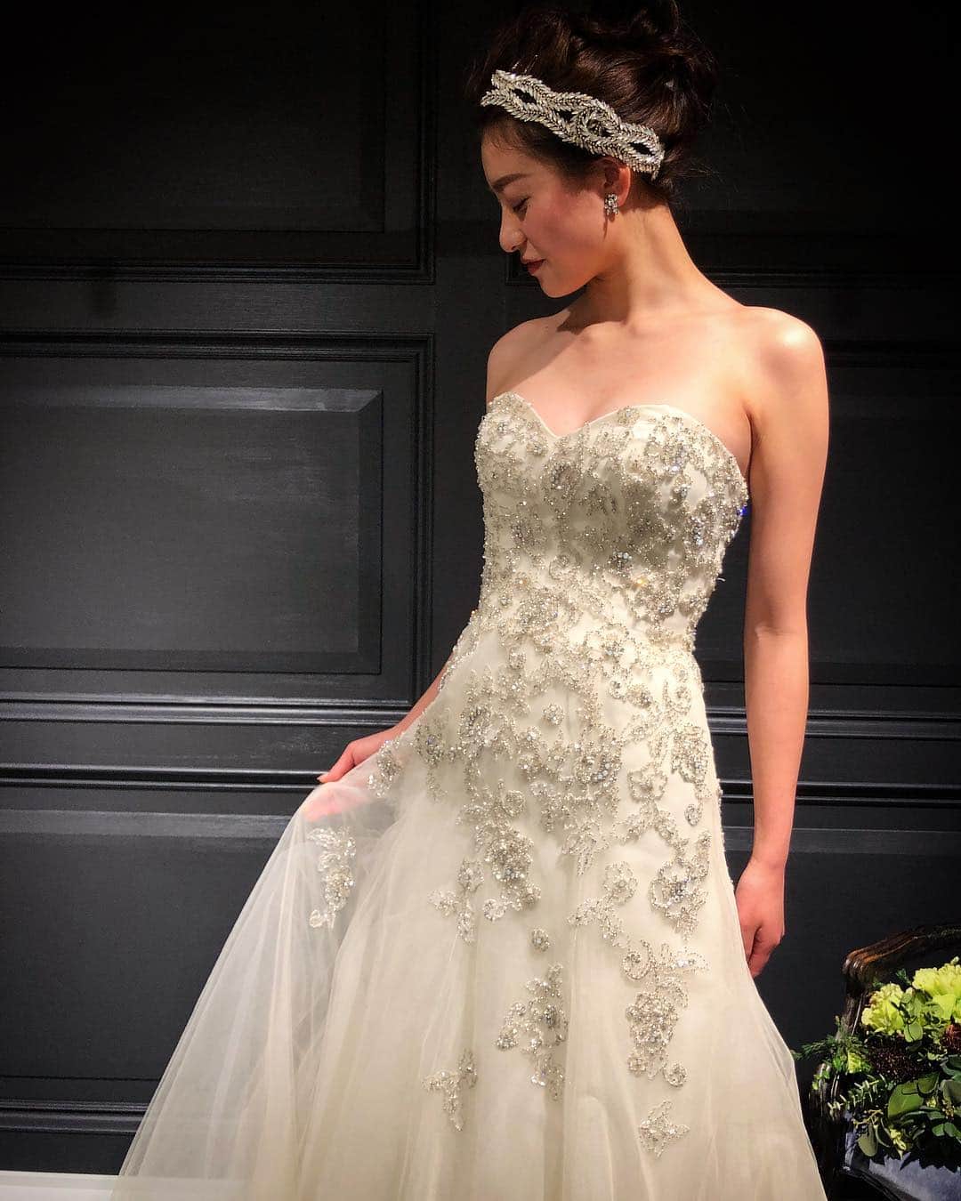 ngh_weddingboutiqueのインスタグラム：「. 女性なら一度はご自身がドレスを身にまとった姿をイメージしたことがあるのでは？ 21日より4日間、そんな女性の想いを叶えるイベントを開催いたします。 今回もお問い合わせ頂き、ありがとうございます✨ ～誰でも試着会～ 3月21（木/祝）～24日（日曜日） ①10：00-11：30  ②11：30-13：00 ③14：00-15：30  ④15：30-17：00  ⑤17：00-18：30 . 【ご予約・お問い合わせ】 📞092-739-1141 📧wb-contact@ffines.jp #ngh_weddingboutique  #誰でも試着会」