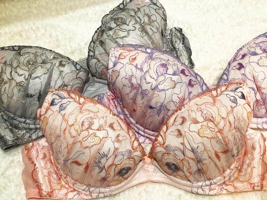 Ravijour札幌4丁目プラザ店のインスタグラム：「長く人気のFAIRY🌸 キラキラ可愛いのを是非見に来てほしいです✨✨ 詳しくはブログへ✈️ . #Ravijour #Ravijourstaff #Ravijoursapporo #ラヴィジュール」