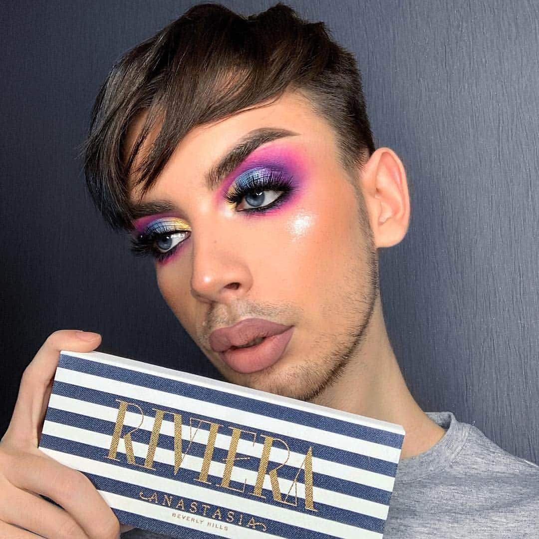 Anastasia Beverly Hillsさんのインスタグラム写真 - (Anastasia Beverly HillsInstagram)「This PR search has unearth some incredible talent from all over the world @dkpeach 🇹🇩 BROWS •  Dipbrow Gel in Medium Brown  EYES •  RIVIERA 🛳 Palette  GLOW •  So Hollywood Loose highlighter ✨  LIPS•  @jeffreestarcosmetics Deceased & Mannequin Liquid Lipstick」3月18日 16時16分 - anastasiabeverlyhills